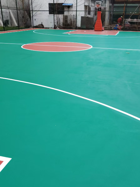 绥滨 球场长期使用易出现地面开裂